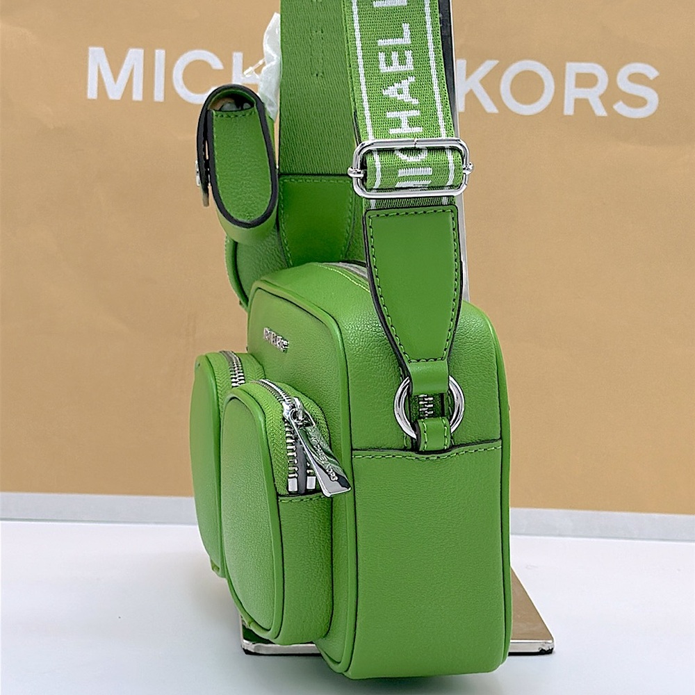 Michael Kors Jet Set Leather Medium
Crossbody Bag with Case for Apple
Airpods Pr - Picture 11 of 16